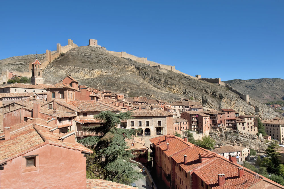 Vista general, con murallas y casas de Albarracín en Teruel